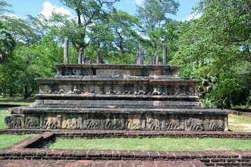 Fototapeta na wymiar Sri Lanka, Polonnaruwa, archaeological park, ornament, bas-relief 