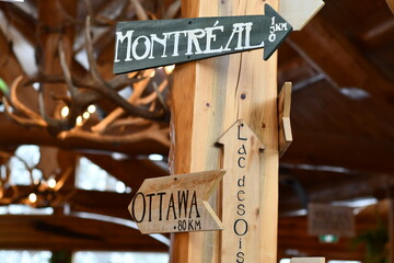Destination arrows Quebec, Canada