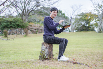 Obraz premium 男性 人物 自然 pc パソコン