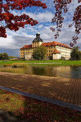 Obraz premium Schloss und Schlosspark Moritzburg in Zeitz, Burgenlandkreis, Sachsen-Anhalt, Deutschland