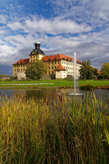 Obraz premium Schloss und Schlosspark Moritzburg in Zeitz, Burgenlandkreis, Sachsen-Anhalt, Deutschland