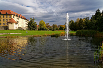Fototapeta premium Schloss und Schlosspark Moritzburg in Zeitz, Burgenlandkreis, Sachsen-Anhalt, Deutschland