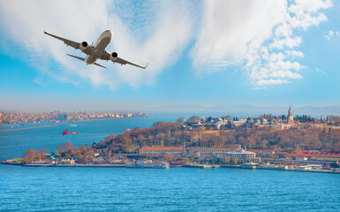 Fototapeta na wymiar Airplane flying above the Topkapi palace - Istanbul, Turkey