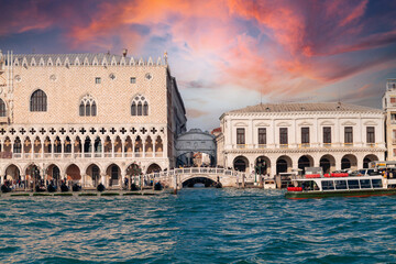 Naklejka premium View Palazzo Ducale (Doge's Palace) and Ponte dei Sospiri (Bridge of sighs) in Piazza San Marco (St. Mark's Square). View from the vaporetto on the Grand Canal.