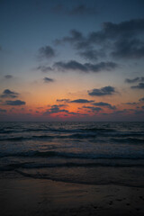 Obraz premium Colorful moody sunset over the sea vertical