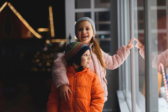 children at window of christmas shop