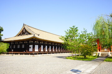 Fototapeta premium Traditional Temple, Sanjusangendo or Rengeo-in in Kyoto, Japan - 日本 京都 蓮華王院 三十三間堂 