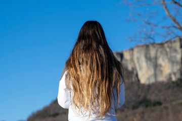 RAGAZZA PILOTA DI DRONI