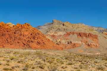 Fototapeta na wymiar Sunny view of the landscape in Calico Basin Trail