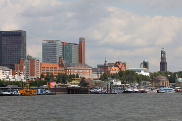 Obraz premium Hamburg - Hafen Landungsbrücken / Hamburg - Harbour Landungsbrücken