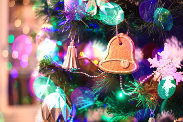 Boże Narodzenie. Choinka, bombki, pierniki, ozdoby świąteczne. Christmas. Christmas tree, baubles, gingerbread cookies, Christmas decorations. - obrazy, fototapety, plakaty