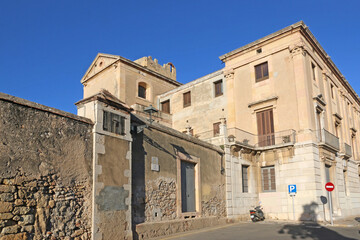 Fototapeta na wymiar old buildings in Tarragona, Spain 