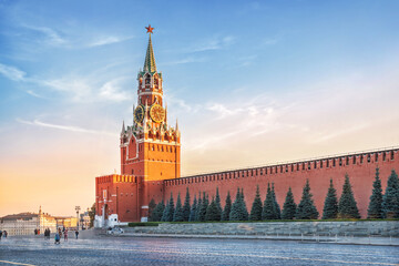 Fototapeta na wymiar Spasskaya Tower on Red Square in Moscow