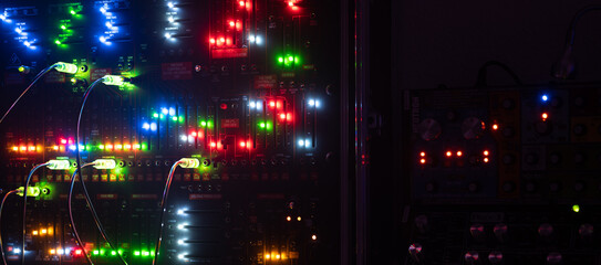 Synthesizer für die Musikproduktion im Studio