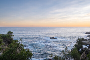 Fototapeta premium Evening time sea with beautiful dramatic sky with some clouds