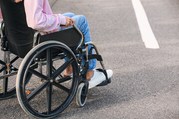 Obraz premium Young man with physical disability outdoors