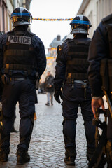 Compagnie de policiers CRS d'intervention pendant une manifestation dans les rues de Rouen. Police Française.