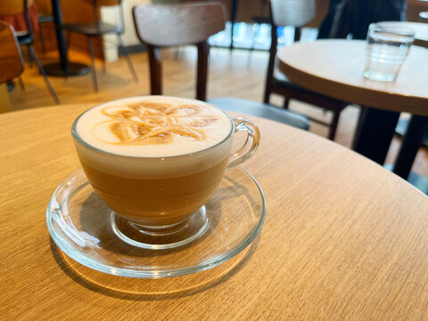 Caf&eacute; latte in a glass cup to drink at the cafe_02