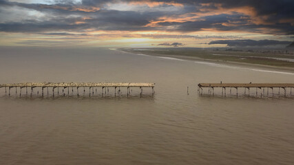 Muelle de Pisco en la hora dorada