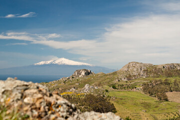 Panorama con Etna innevato visto da Pentidattilo