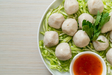 Boiled Fish Balls with Spicy Sauce