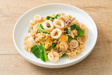 Fried rice with squid or octopus