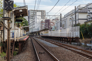 Fototapeta na wymiar 赤塚駅近くの踏切の風景　赤塚、板橋区、東京、日本
