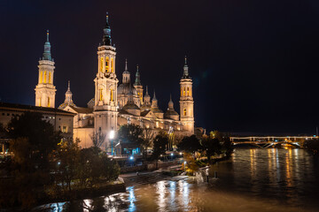 Fototapeta na wymiar Night at the Basilica of Nuestra Señora del Pilar on the Ebro river in the city of Zaragoza, Aragon. Spain