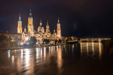 Naklejka premium Long exposure at night in the Basilica of Nuestra Señora del Pilar on the Ebro river in the city of Zaragoza, Aragon. Spain
