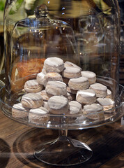 Mantecados en fuente de cristal