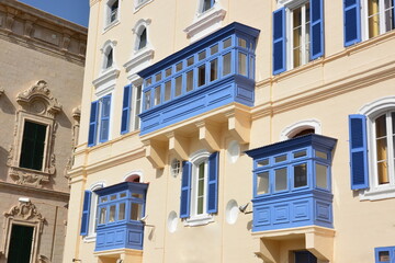 Sur l'île de Malte à La Valette, les immeubles maltais sont caractéristiques avec leurs balcons...