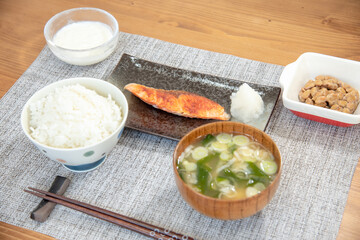 健康に気をつかった朝食イメージ