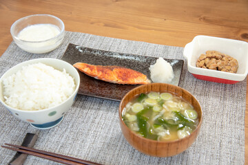 健康に気をつかった朝食イメージ