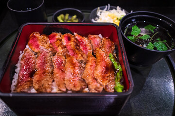 ステーキ重