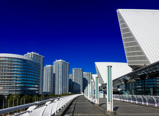 パシフィコ横浜と横浜みなとみらい地区の高層マンション群