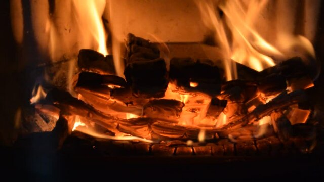 Feuer in einen Ofen zum heizen