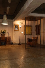 部屋, まど, テーブル, 家, 家具, ホテル, いす, くつろいで, 建築, デザイン, 生計, 光, 木, 豪華さ, いす, 長いす, 古い, 屋内の, いま, ゆか, 中で, ランプ, 壁, 料理