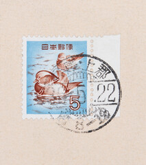 briefmarke stamp vintage retro alt old used gestempelt cancel gebraucht papier paper Japan nippon vogel bird paar pair 5 ente duck blau blue Mandarinente Aix galericulata