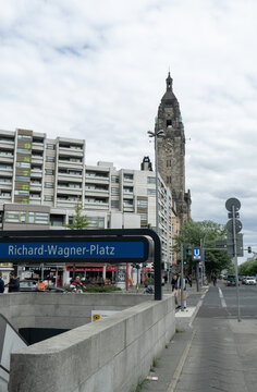 Die U-Bahn Station Richard Wagner Platz In Berlin