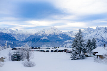 Obraz premium Winter in den Bergen mit Straße