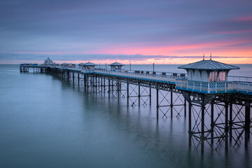 Obraz premium Llandudno Pier at Sunrise 