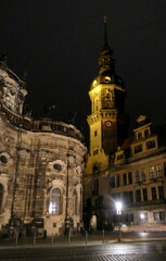 Fototapeta na wymiar Das Residenzschloss in Dresden bei Nacht
