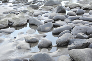 Rocas orilla mar