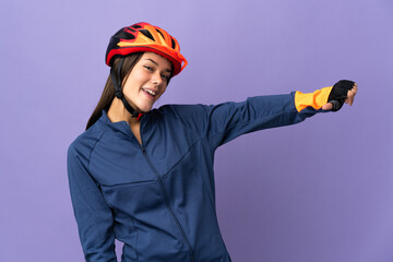 Teenager cyclist girl giving a thumbs up gesture