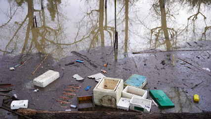 the flood, the rubbish that the river brings        