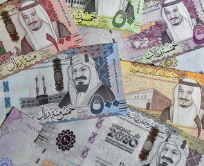 dinero actual de arabia saudi con foco selectivo