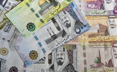 dinero actual de arabia saudi con foco selectivo