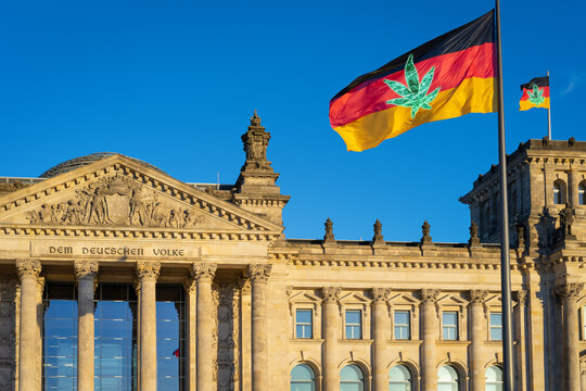 Deutschland Flagge Vor Dem Gebäude · Kostenloses Stock-Foto