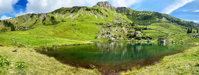 Fototapeta premium panorama of the mountains and river