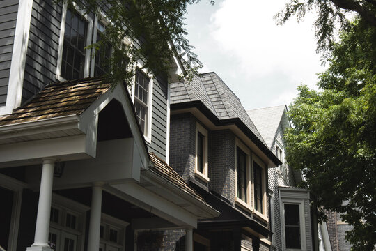 facade of houses in lakeview